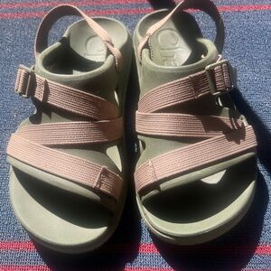 Kids Sandals in Olive and Pink